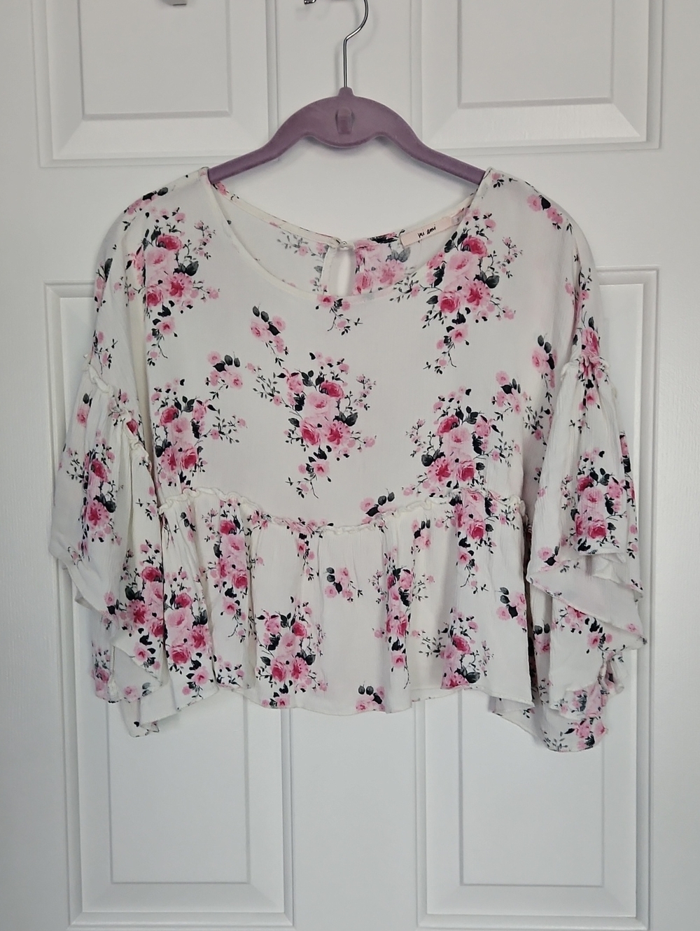 mi ami Cropped Blouse with Pink Floral Print